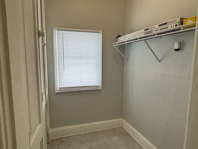 Building Photo - 332 N Arsenal Ave