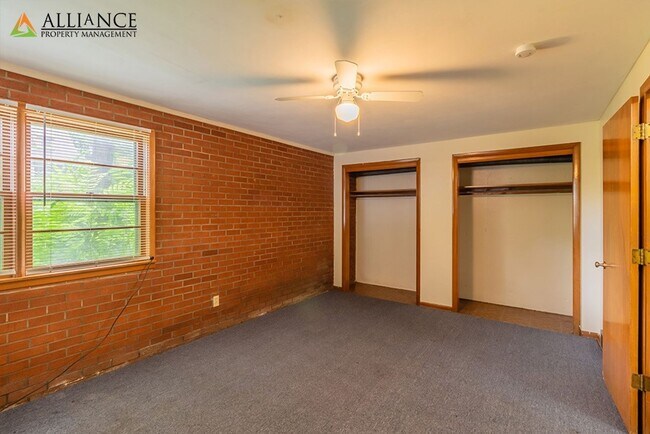 Building Photo - Houston St. 1725 -27