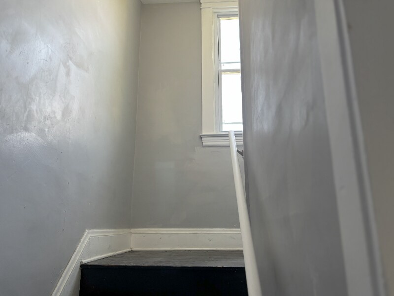 Building Photo - 2833 E 100th St