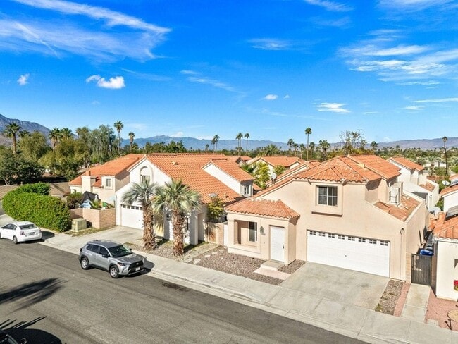 Building Photo - Spacious 4BR Home with Main-Level Primary Suite & No HOA!