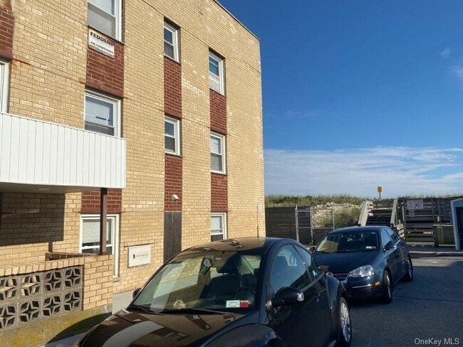 Building Photo - 951 Oceanfront