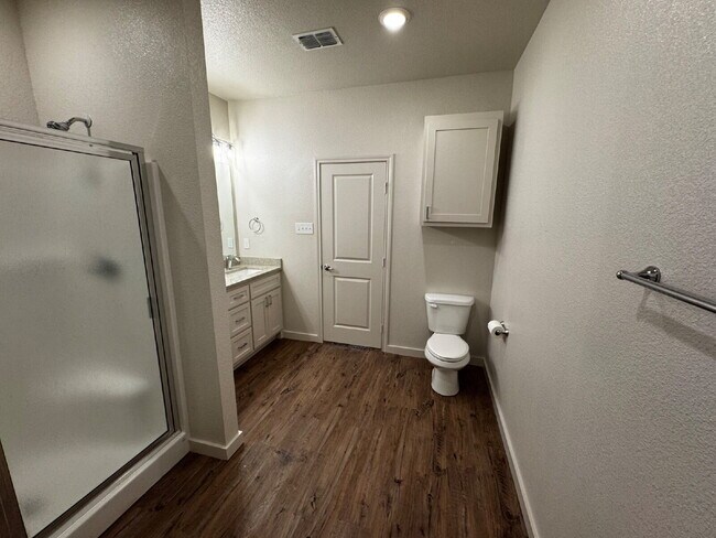 Building Photo - Luxury Townhome in Abbey Glen Community!