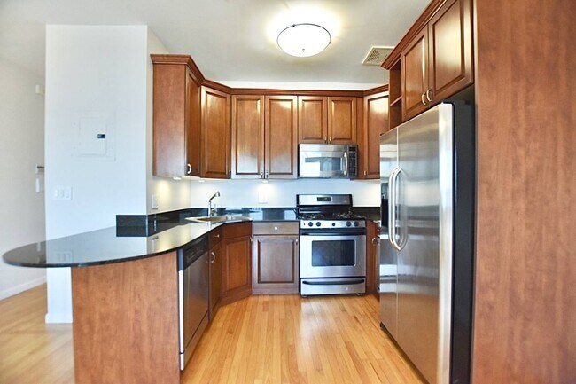 Building Photo - 244 Bowne St