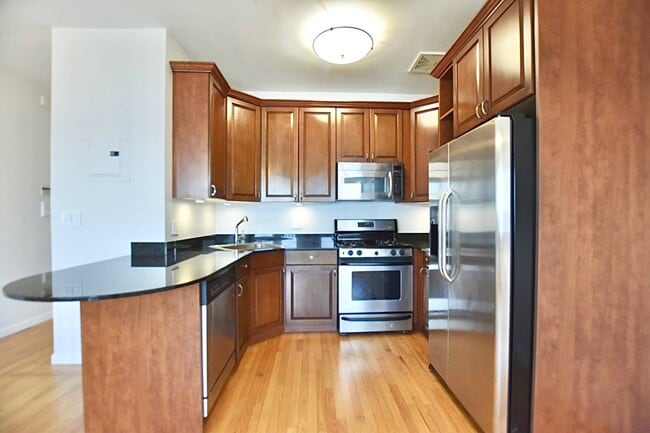 Building Photo - 244 Bowne St