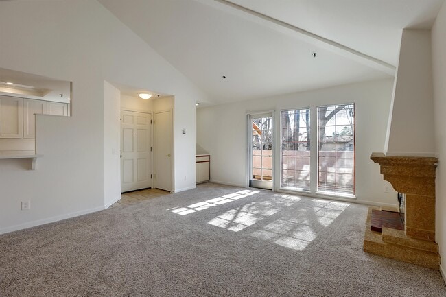 Building Photo - 10252 Danube Dr