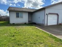 Building Photo - Single Level 3 Bedroom 2 Bath Unit With Ne...