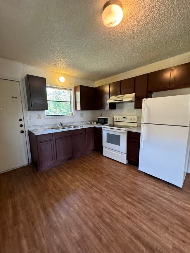 Building Photo - 807 N 3rd St