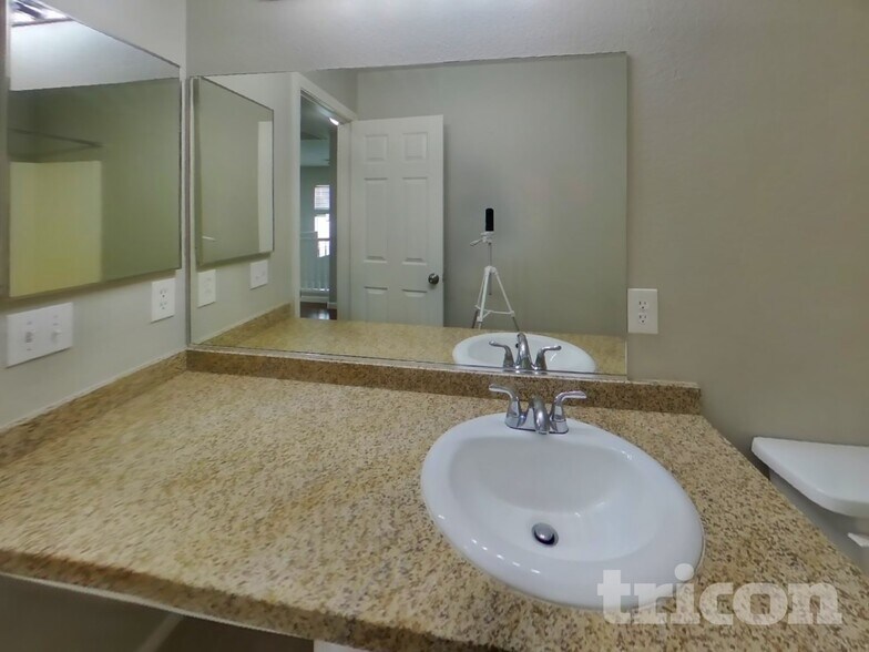 Building Photo - 717 Horse Stable Ave