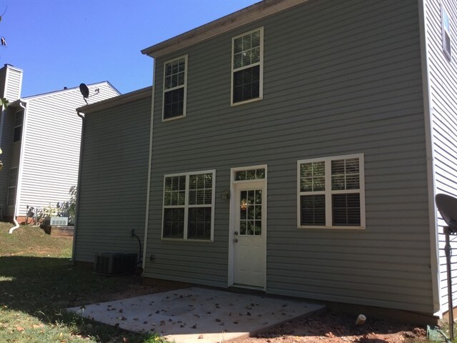 Building Photo - 2436 Carmathen Rd