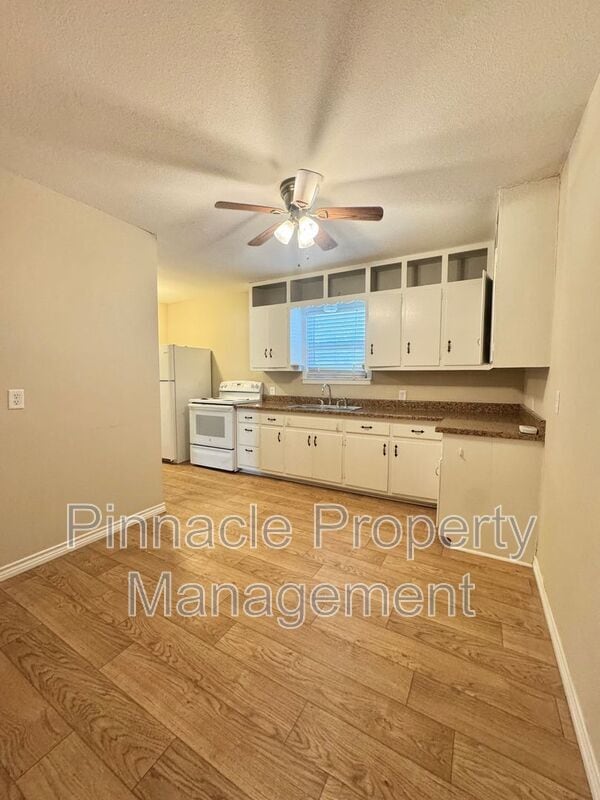 Building Photo - 212 Windham St
