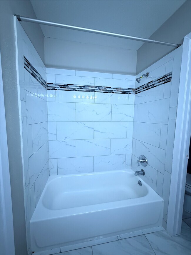 Building Photo - 12847 Briarwest Cir