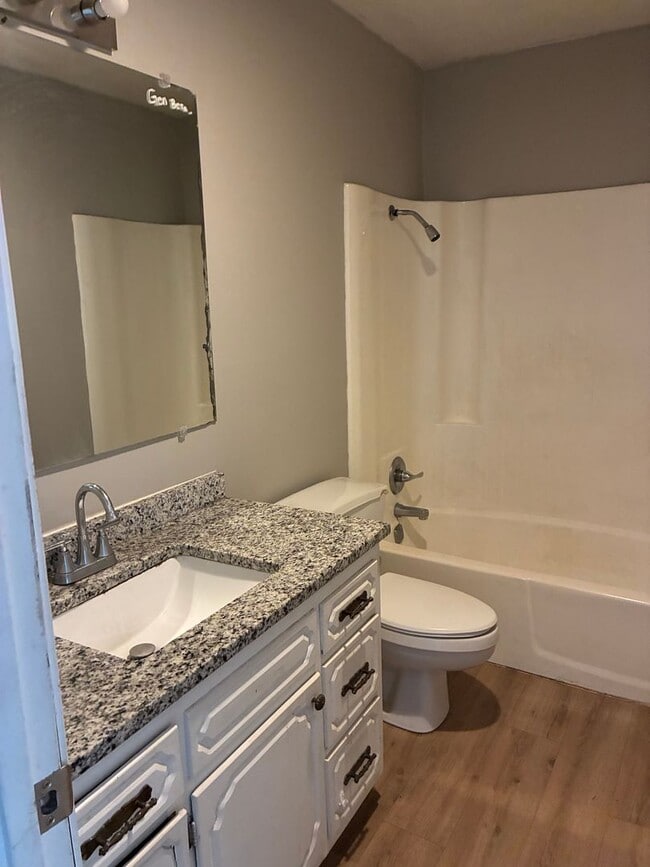 Building Photo - Spacious 4 Bedroom/3 Bath Family Home West End of Searcy