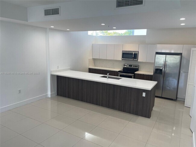 Building Photo - 1813 Madison St