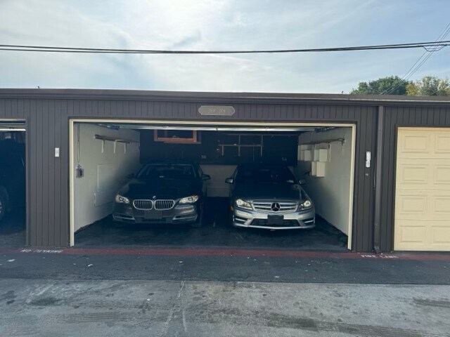 2-car garage - 15508 Williams St