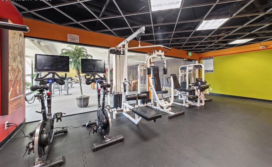 Building Photo - 417 E Kiowa St