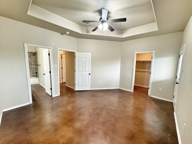 Building Photo - Spacious 3 Bed, 2 Bath Duplex for Lease in...