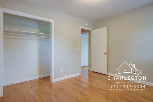 Building Photo - 1502 Woodcrest Ave