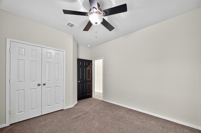 Building Photo - 1218 Hills Dr