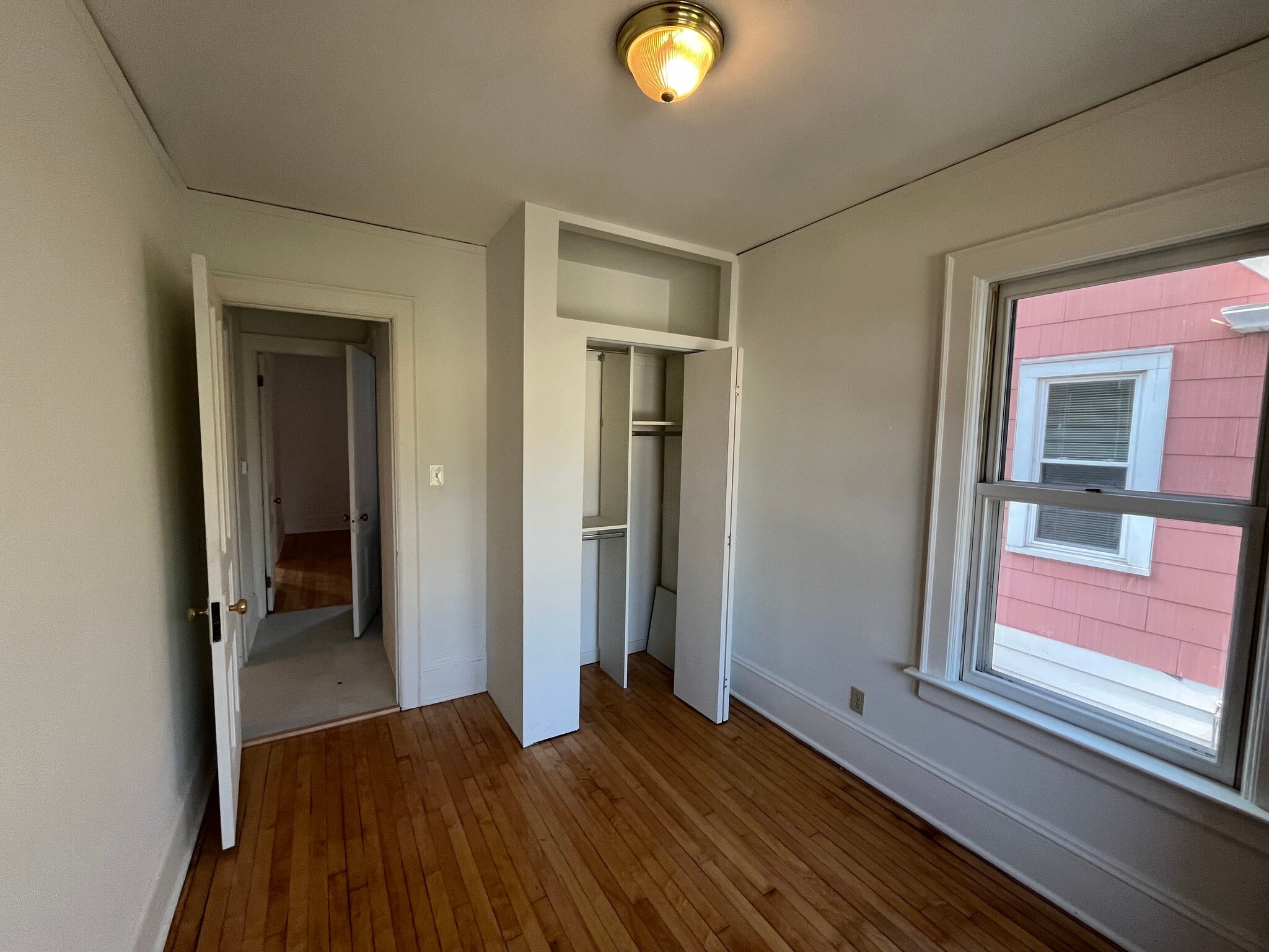 Building Photo - 3040 N Fratney St