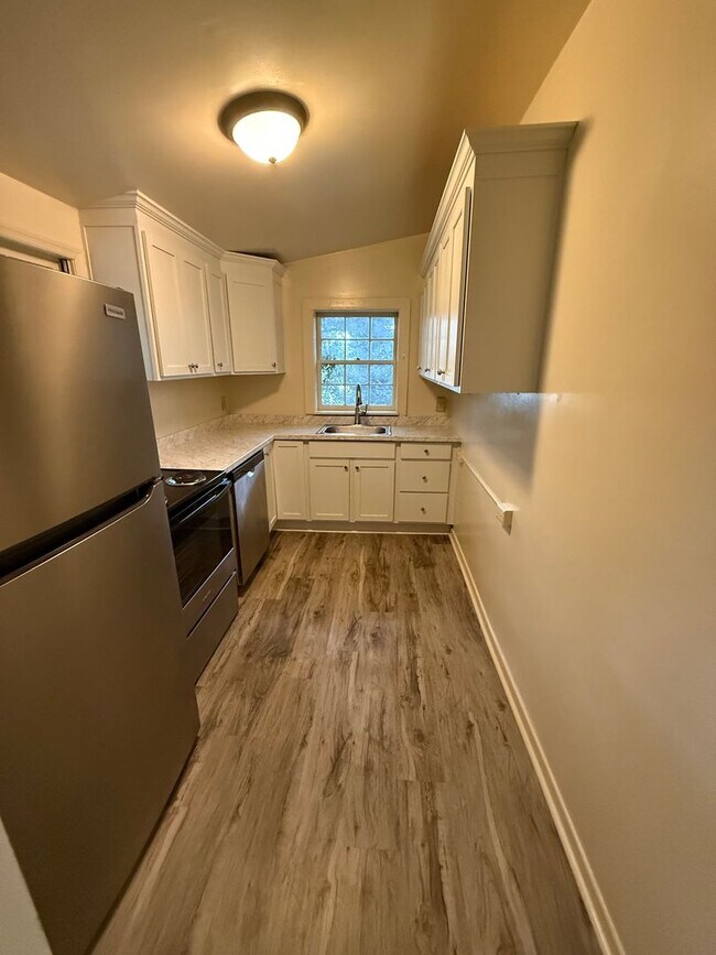 Building Photo - Charming Historic Home – Spacious 2-Bedroom Apartment in Boulevard/Normaltown