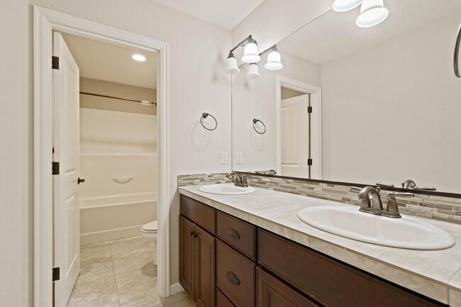 Building Photo - Spacious 4-bdrm/3-bath in North Bethany—Ga...
