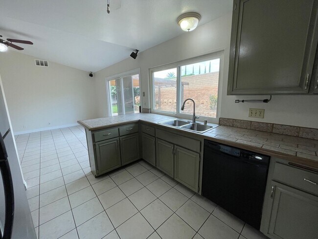 Building Photo - Summerfield Estates Home in Poway.  3/2, 2...