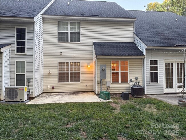 Building Photo - 10013 University Park Ln