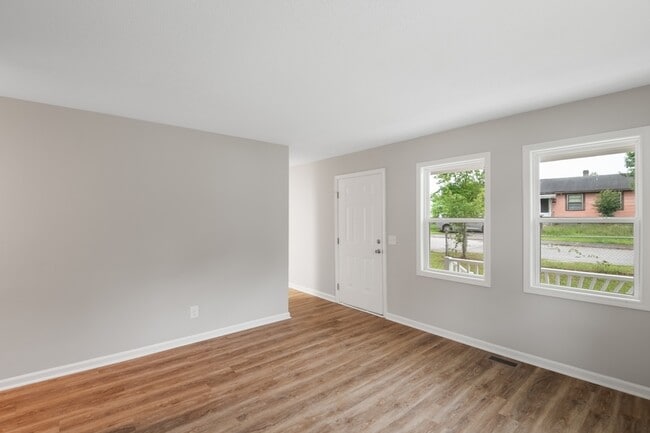 Building Photo - 102 Burdock Cir