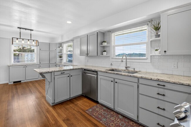 Building Photo - Stunning 4 bed + office, 4 bath rental home in Damascus!