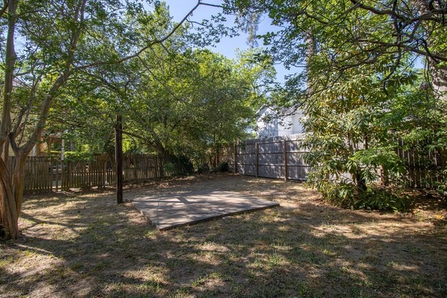 Building Photo - Historic Charm Meets Modern Living in Olympia – Walk to Williams-Brice Stadium!