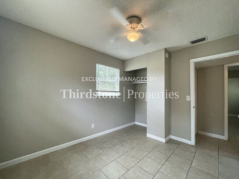 Building Photo - 7007 Red Robin Dr