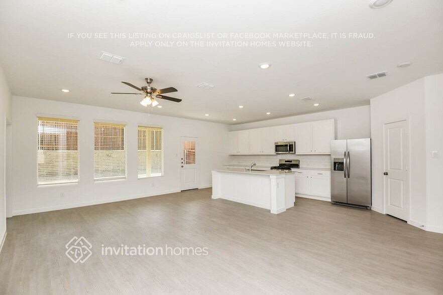 Building Photo - 325 Sedalia Trl