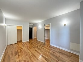 Building Photo - 843 W Leland Ave