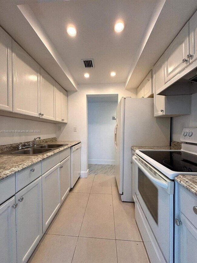 Building Photo - 8275 SW 152nd Ave