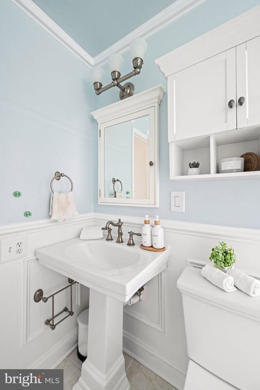 Building Photo - 3050 S Buchanan St