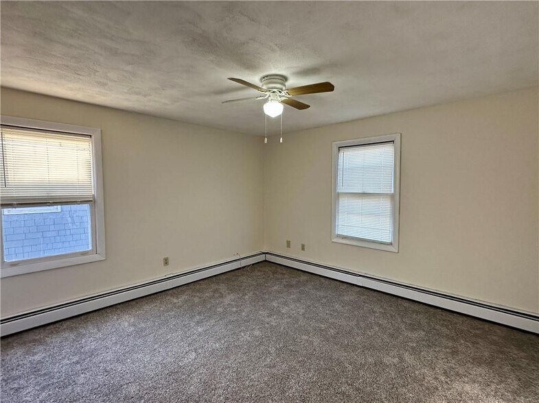 Building Photo - 35 Lancashire St