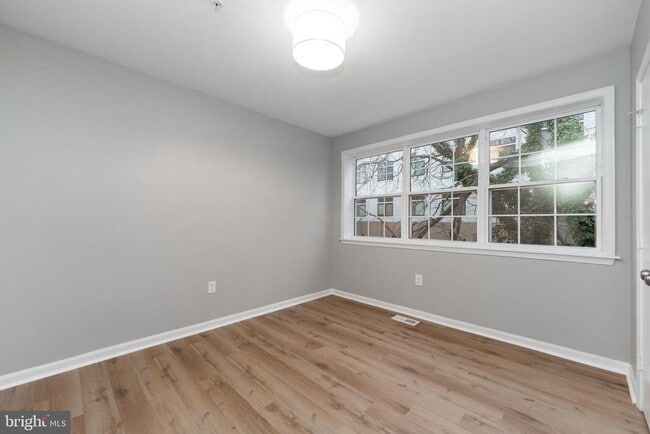 Building Photo - 1008 Rittenhouse St NW