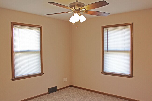 Building Photo - 2-Bedroom, 1-Bath House for Rent