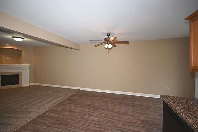 Building Photo - Two Bedroom & 2.5 Bath Townhome with 1 car garage in Oak Valley Estates