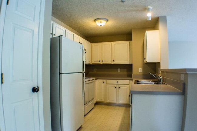 Building Photo - 624 Ivy Glen Dr