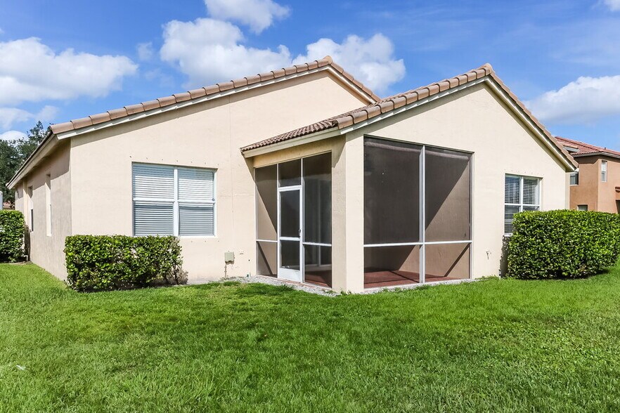 Building Photo - 141 Seminole Lakes Dr