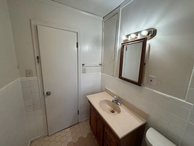 Building Photo - Vintage Charm Meets Modern Convenience