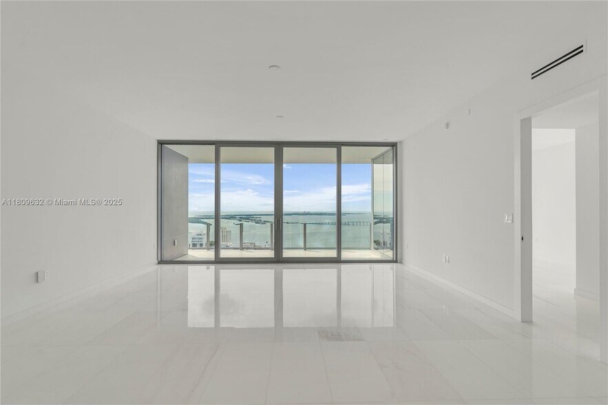 Building Photo - 300 Biscayne Boulevard Way
