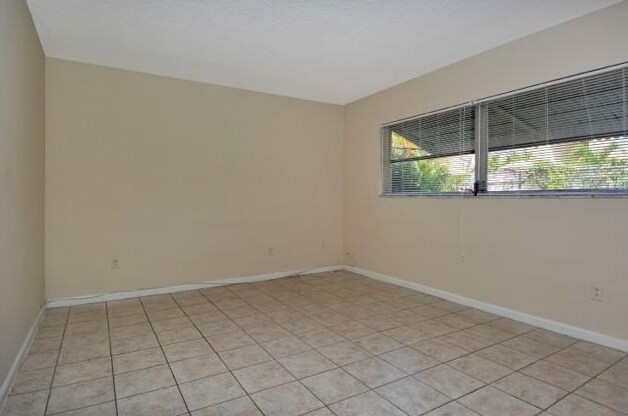 Building Photo - 2101 NE 68th St