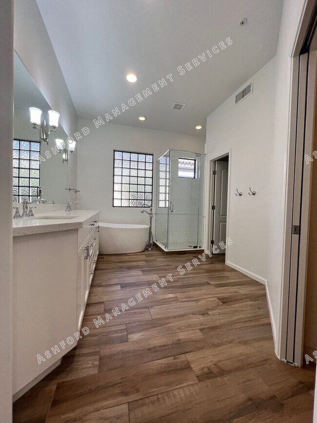 Building Photo - COME HOME TO LUXURY IN GATED GRAYHAWK GOLF...