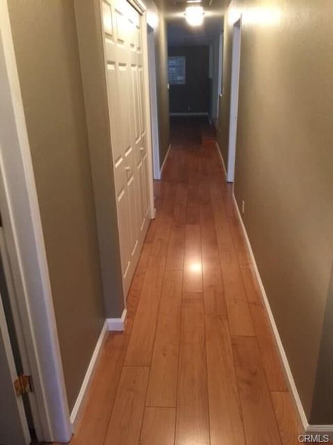 Building Photo - 542 E Adams Ave