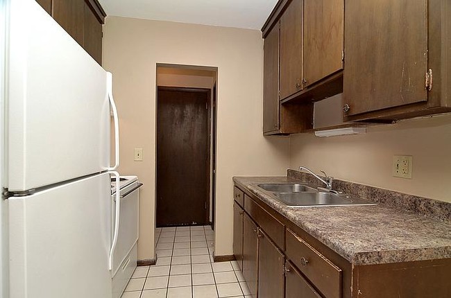 Classic Kitchen - Wexford Commons Apartments