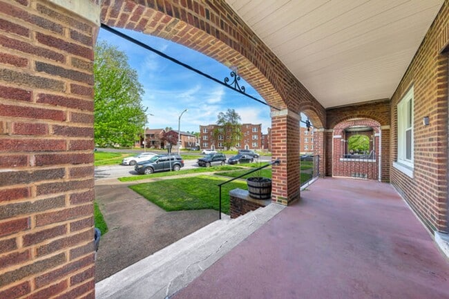 Building Photo - 4202 Lawn Ave