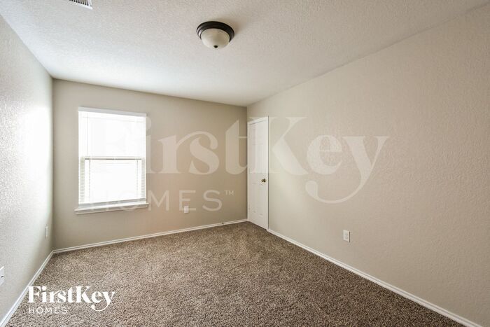 Building Photo - 927 Trilby