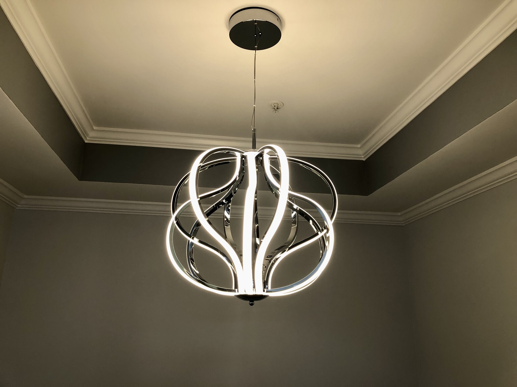 Beautiful Chandelier - 9413 Groffs Mill Dr